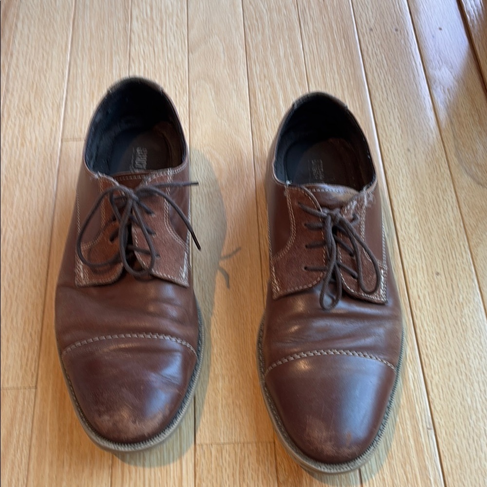 Stacy Adams Brown Leather Derby Shoes with Classic Lace-Up